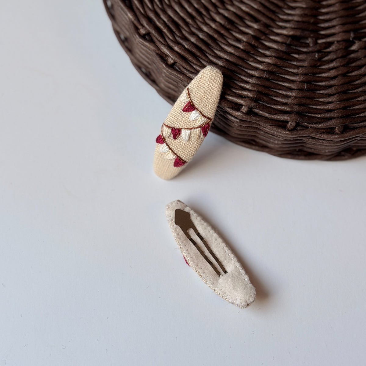 MOLLETTA FESTONI SU LINO BEIGE