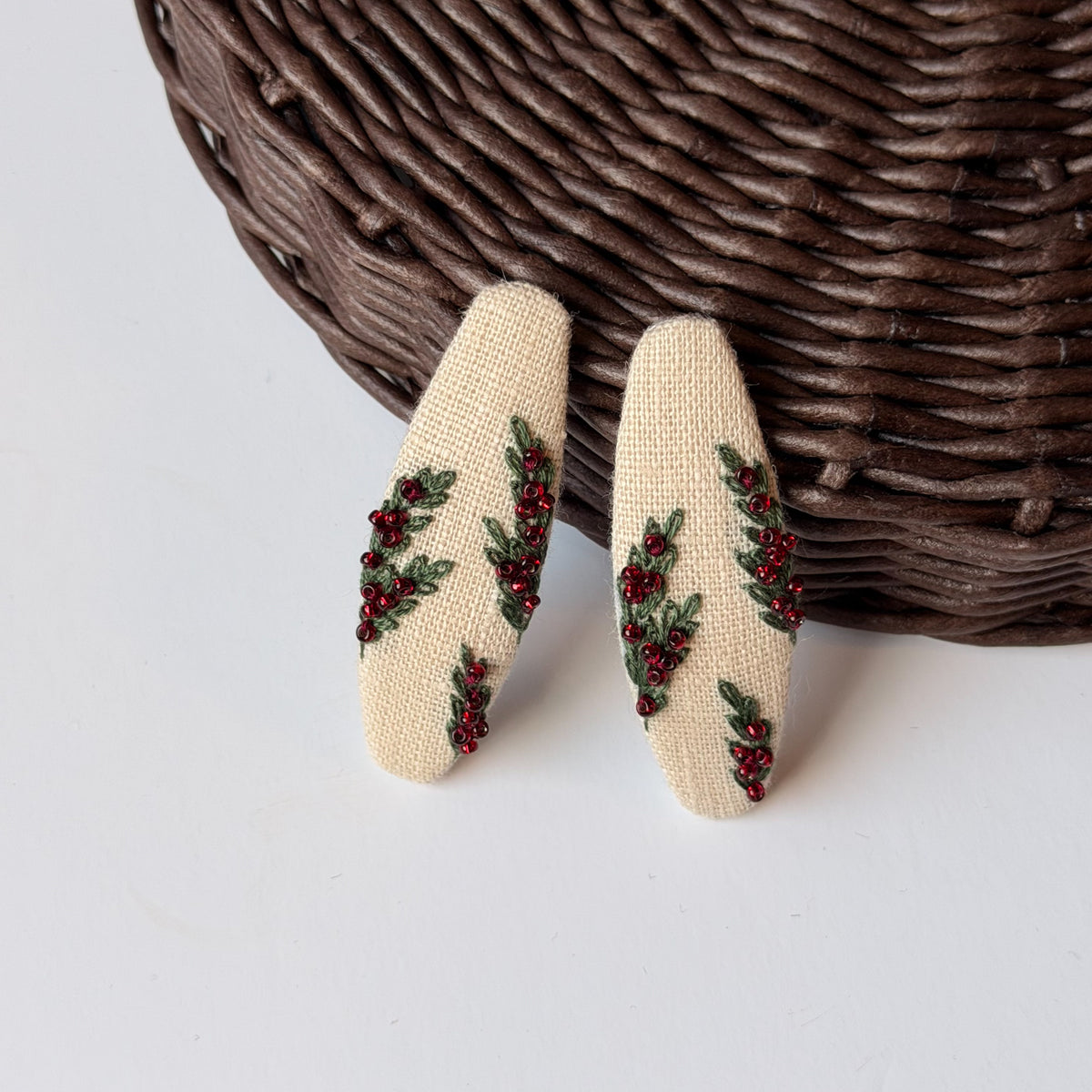 MOLLETTA RAMETTI E PERLINE SU LINO BEIGE