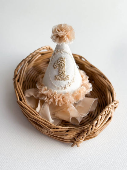 CAPPELLINO DECORATIVO CON NUMERO RICAMATO